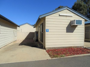 Moonta Bay Cabins - Cabin 7